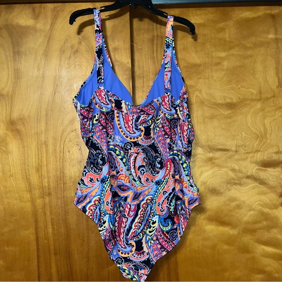 Plus Size Notched Scoop-Neck One-Piece Swimsuit - Picture 5 of 7